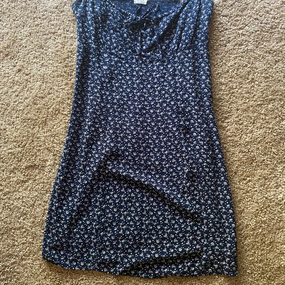 Blue dress from pacsun with little white flowers - Picture 2 of 4